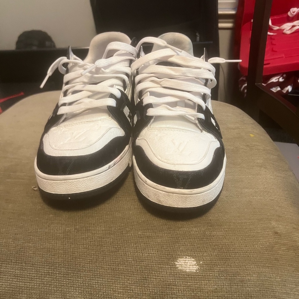 Louis Vuitton trainers - Picture 2 of 4